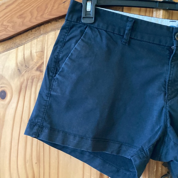 Women's Old Navy black cute flat Front chino shorts size 8 - Picture 2 of 7